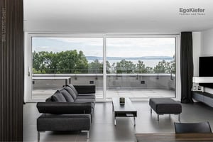 Maison individuelle moderne avec fenêtres EgoKiefer en PVC/alu