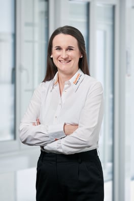 Portrait de Severine Schläpfer, responsable du marketing chez EgoKiefer